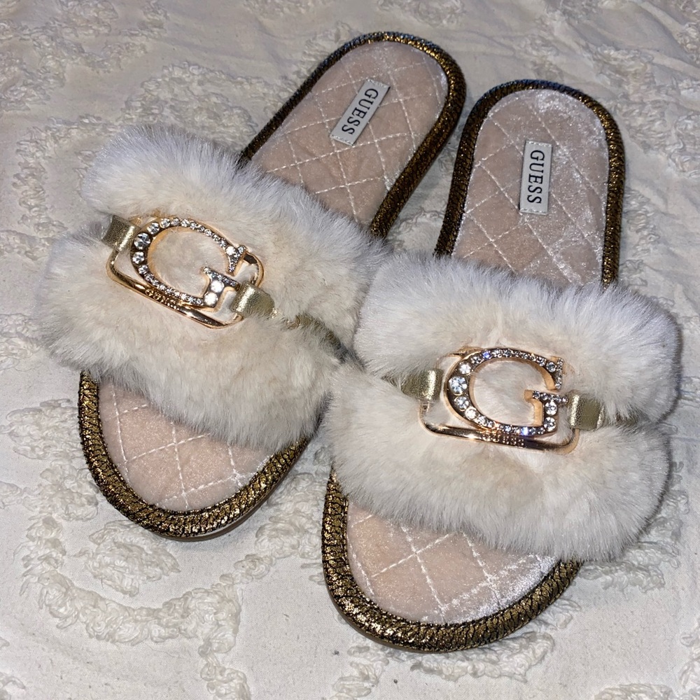 GUESS Women's Sannah Furry Sandal Slippers